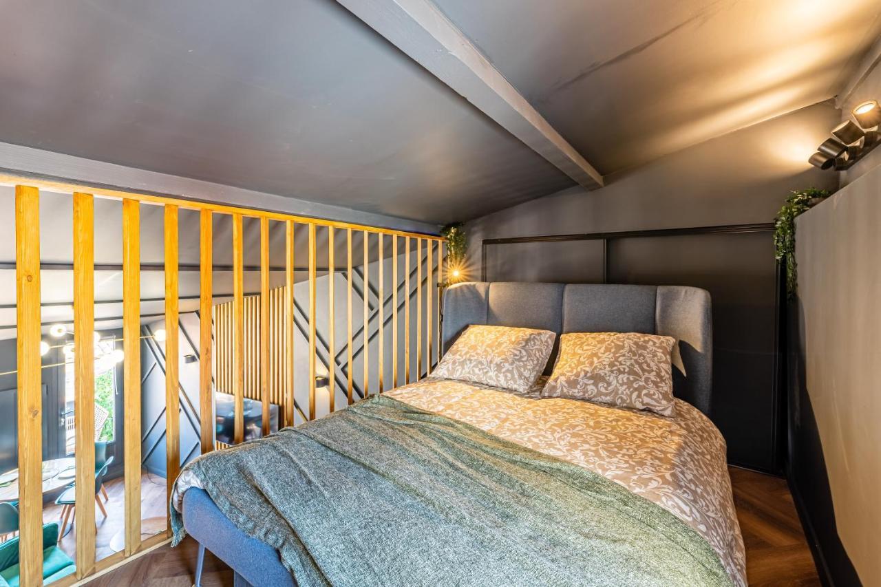 Loft En Ville - Duplex Terrasse Coeur Historique Avec Vue Degagee & Parking Souterrain Offert La Ciotat Bagian luar foto